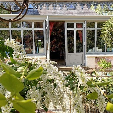 Bed and Breakfast Un Parfum De Violette Fourneville Екстер'єр фото
