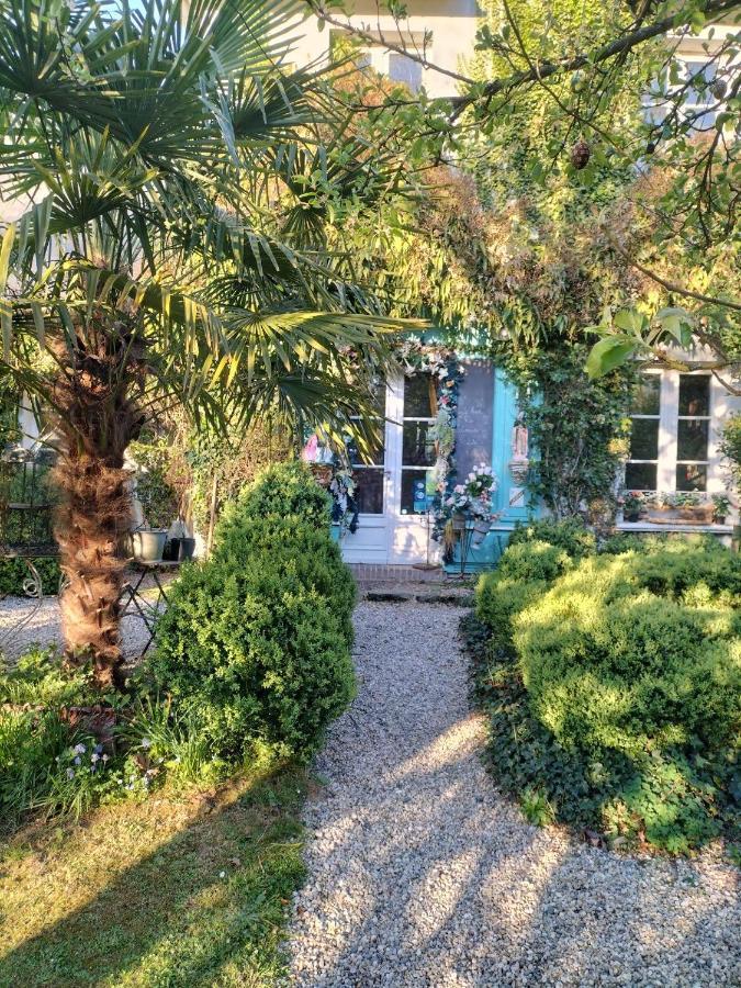 Bed and Breakfast Un Parfum De Violette Fourneville Екстер'єр фото