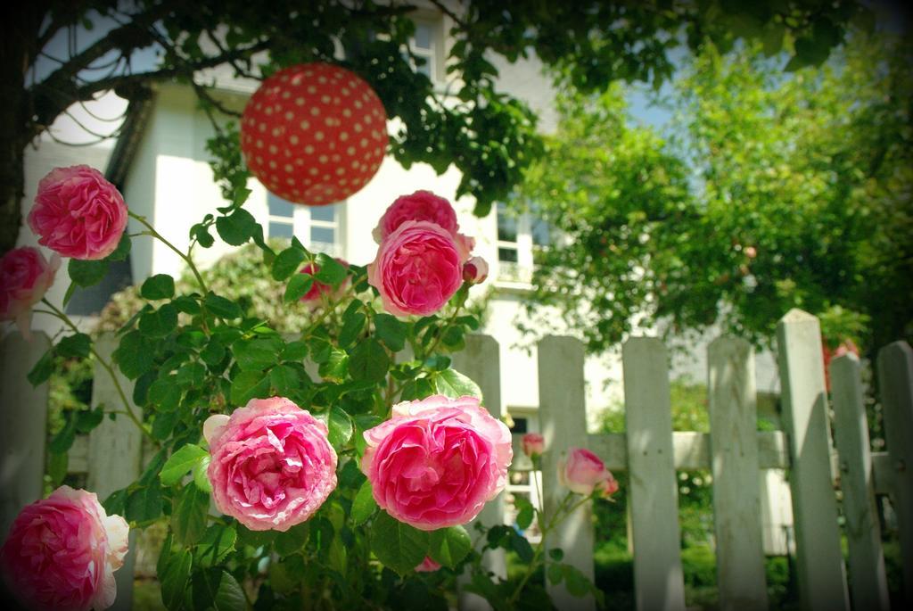 Bed and Breakfast Un Parfum De Violette Fourneville Екстер'єр фото