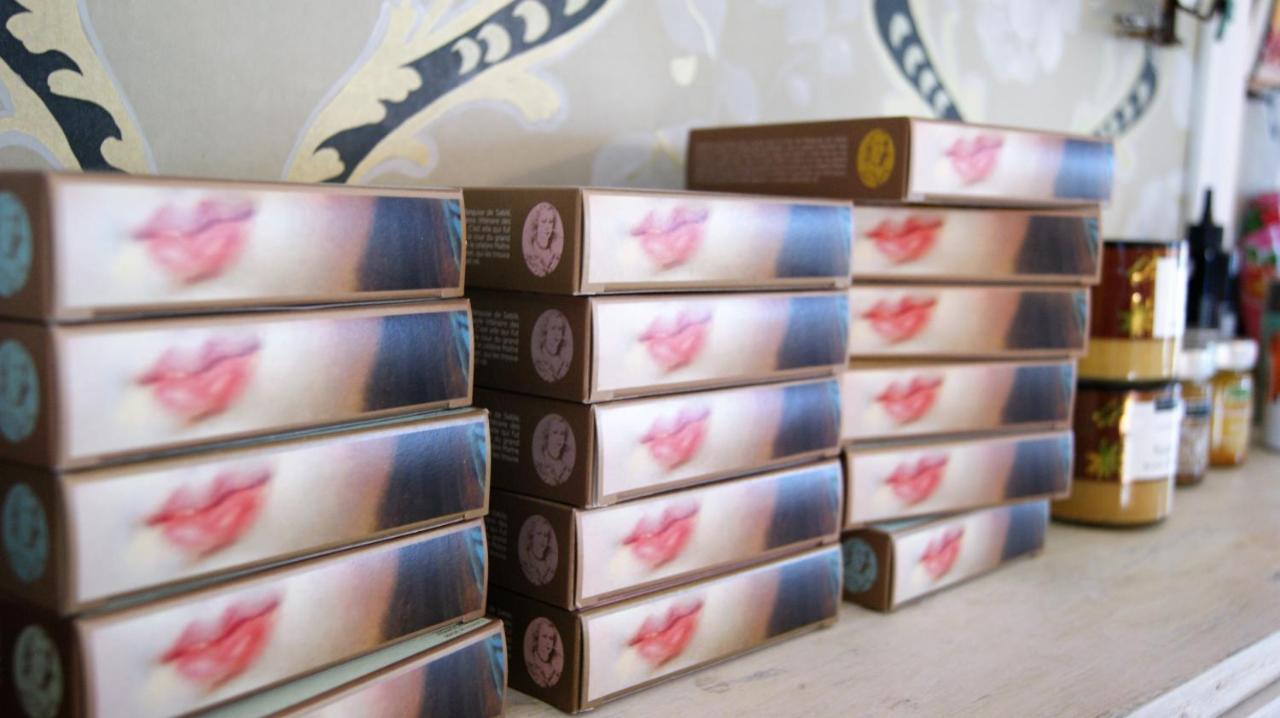 Bed and Breakfast Un Parfum De Violette Fourneville Екстер'єр фото